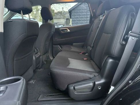 Used 2017 Nissan Pathfinder SV image 8