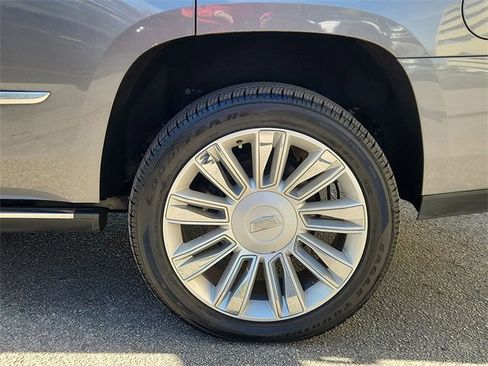 Used 2018 Cadillac Escalade Platinum image 33
