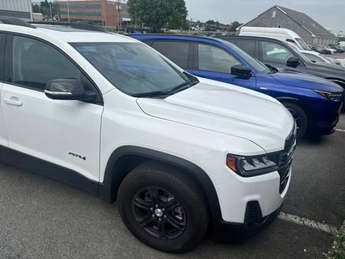 Used 2022 GMC Acadia AT4 w/ Technology Package AWD/4WD image 3