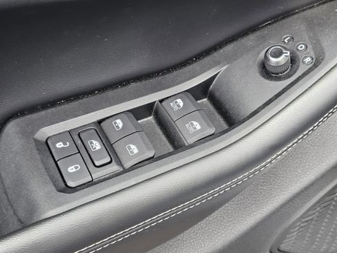Used 2025 Jeep Grand Cherokee Altitude AWD/4WD image 15