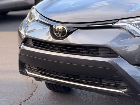 Used 2018 Toyota RAV4 Limited FWD image 9
