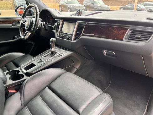 Used 2015 Porsche Macan Turbo image 22