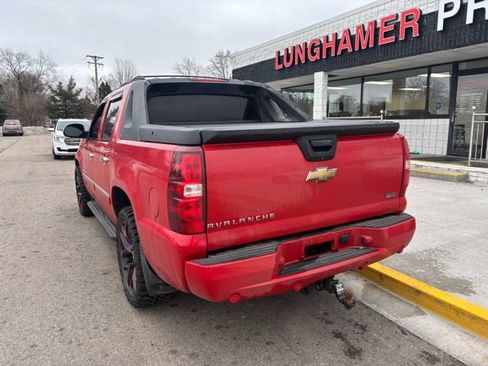 Used 2011 Chevrolet Avalanche LTZ image 7