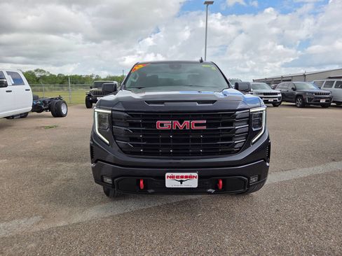 Used 2025 GMC Sierra 1500 Elevation AWD/4WD image 2