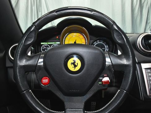 Used 2013 Ferrari California image 34