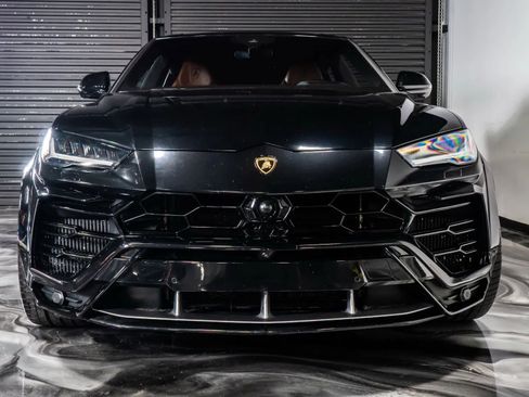 Used 2020 Lamborghini Urus image 2