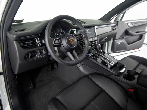 New 2026 Porsche Macan AWD/4WD image 4