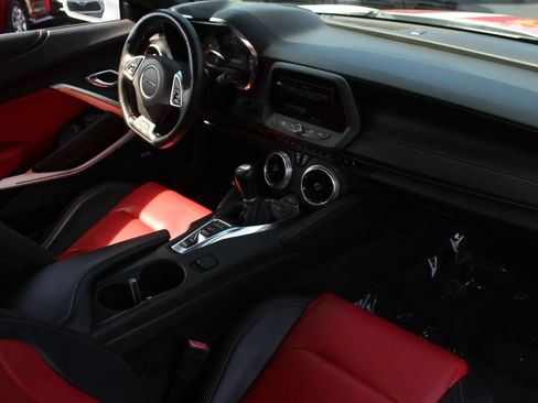 Used 2017 Chevrolet Camaro LT RWD image 18