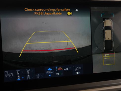 Used 2024 Toyota Tacoma TRD Off-Road image 32