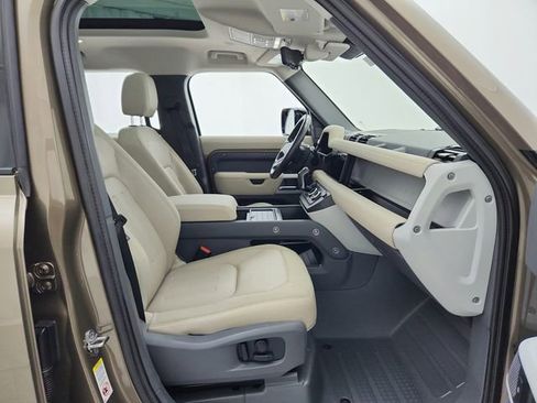 Used 2020 Land Rover Defender 110 First Edition image 14