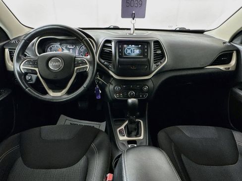 Used 2016 Jeep Cherokee Latitude FWD image 25