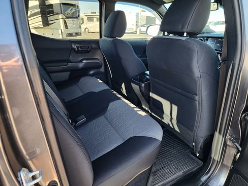 Used 2022 Toyota Tacoma TRD Sport w/ Technology Package RWD image 16