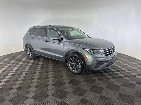 Used 2022 Volkswagen Tiguan SE AWD/4WD image 1