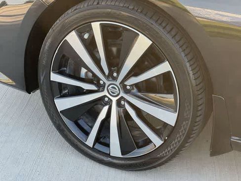 Used 2021 Nissan Altima 2.5 SR FWD image 9