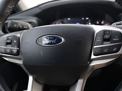 Used 2022 Ford Explorer XLT AWD/4WD image 19
