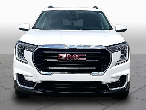 Used 2024 GMC Terrain SLE w/ Driver Convenience Package FWD image 4