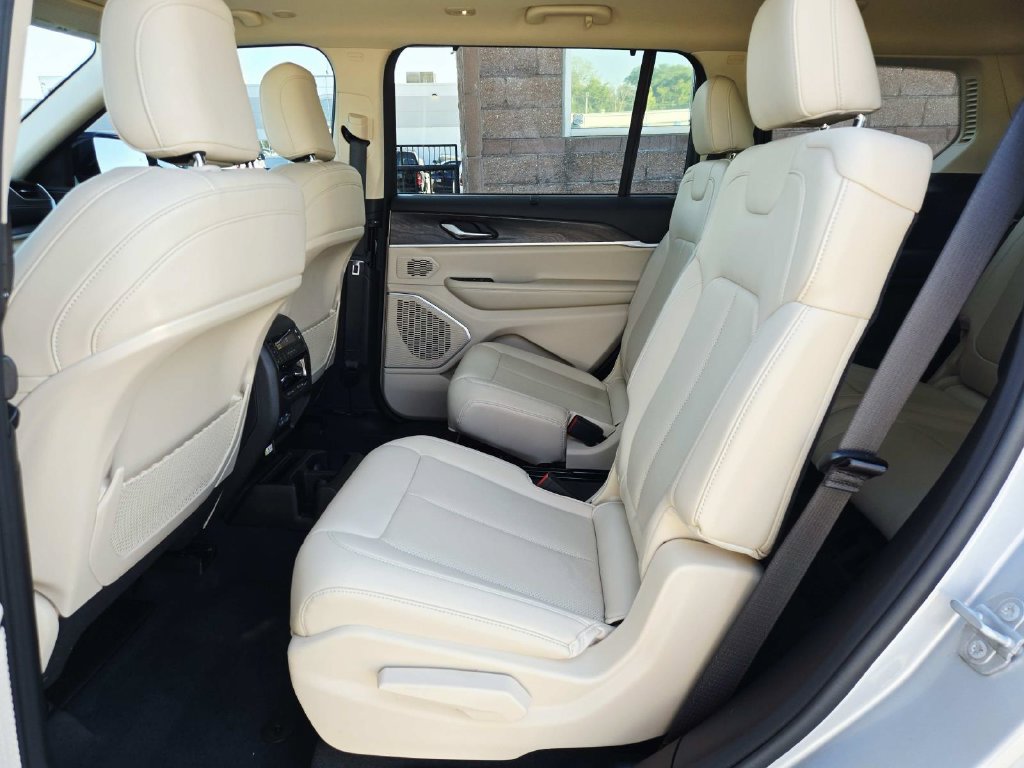 Used 2021 Jeep Grand Cherokee L Limited w/ Luxury Tech Group II AWD/4WD image 13