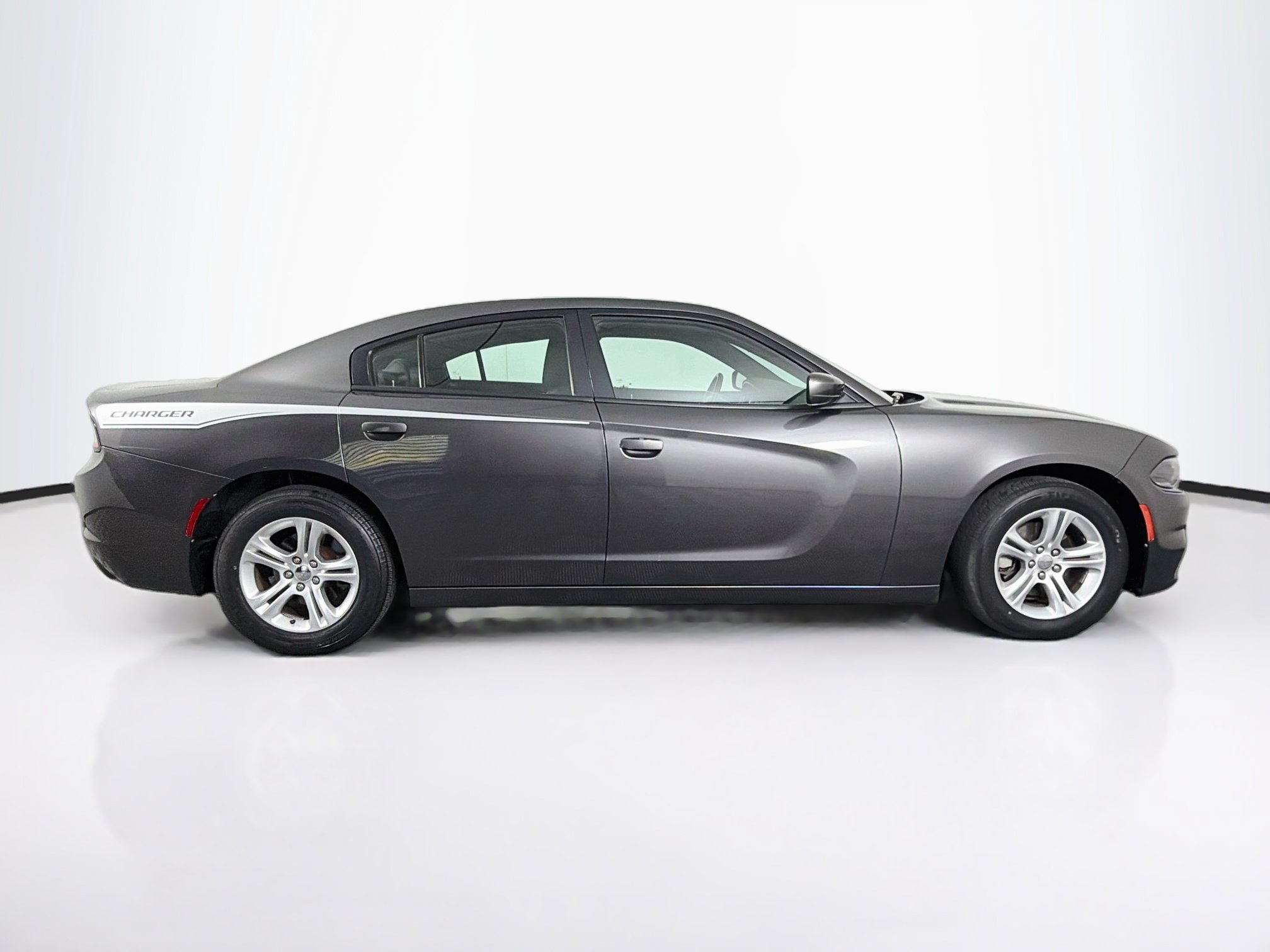 Used 2021 Dodge Charger SXT w/ Leather Interior Group RWD image 10