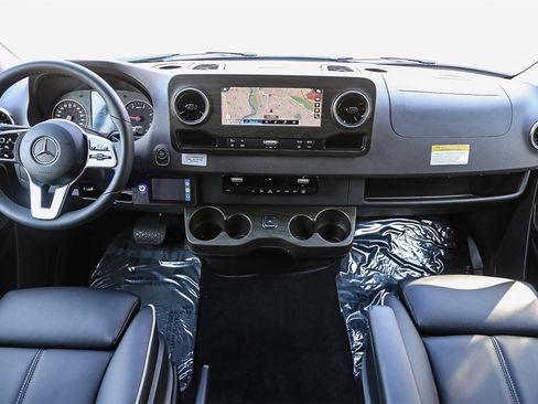 Used 2023 Mercedes-Benz Sprinter 2500 image 15