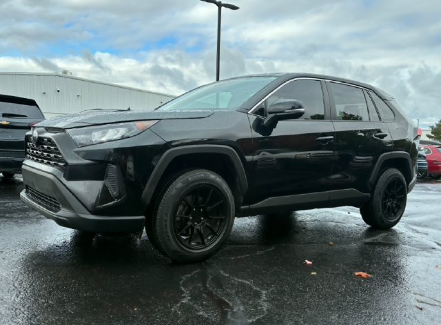 Used 2022 Toyota RAV4 LE AWD/4WD image 1