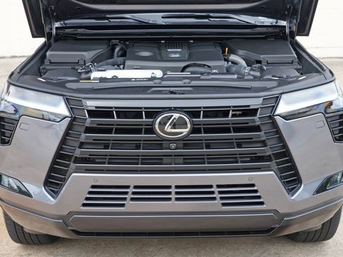 Used 2025 Lexus GX 550 w/ Accessory Package (2T) AWD/4WD image 8