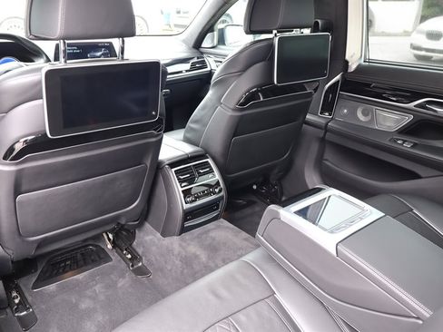 Used 2018 BMW 750i xDrive AWD/4WD image 25