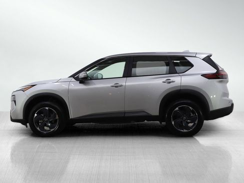 Used 2025 Nissan Rogue SV AWD/4WD image 2