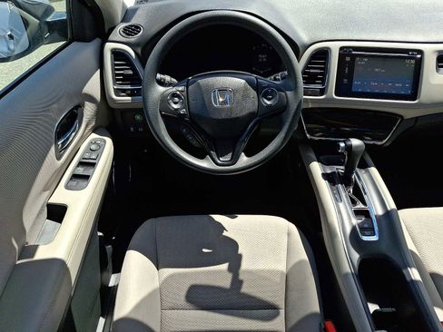 Used 2018 Honda HR-V EX image 11
