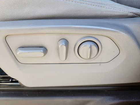 Used 2022 Chevrolet Silverado 1500 LT w/ Z71 Off-Road Package image 9