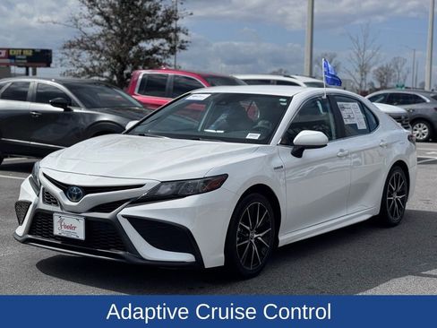 Used 2021 Toyota Camry SE image 3