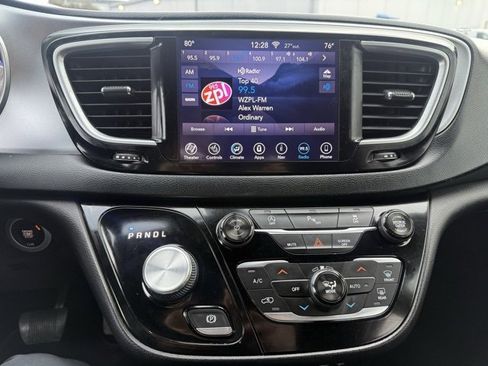 Used 2018 Chrysler Pacifica Touring-L Plus w/ S Appearance Package image 23