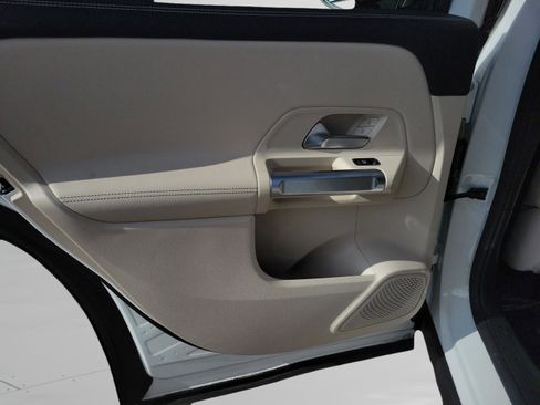 Used 2023 Mercedes-Benz GLB 250 4MATIC image 27