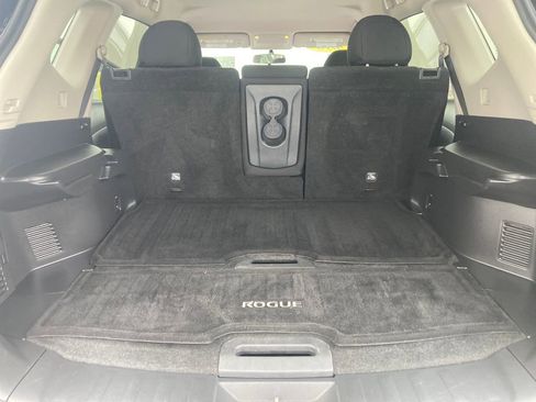 Used 2018 Nissan Rogue SV w/ Premium Package image 27