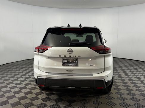 Used 2025 Nissan Rogue SL w/ Tech Package FWD image 6