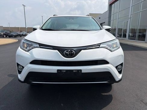 Used 2018 Toyota RAV4 XLE AWD/4WD image 2