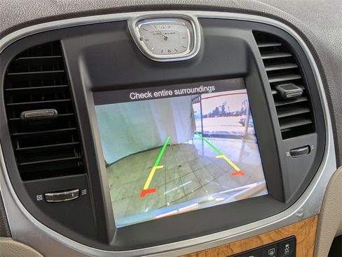 Used 2014 Chrysler 300 C image 22