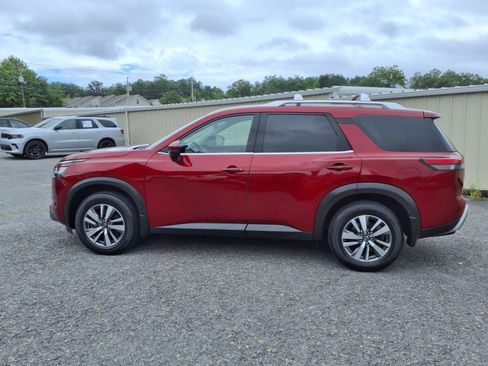 Used 2022 Nissan Pathfinder SL w/ SL Black Package image 2