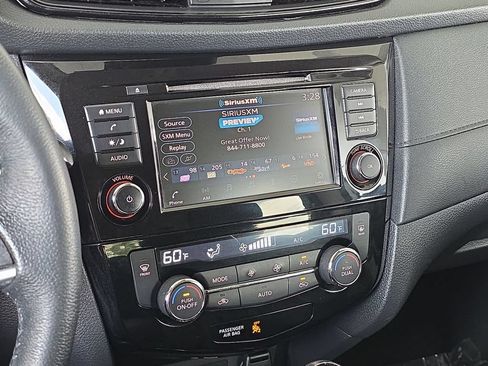 Used 2019 Nissan Rogue SV FWD image 13