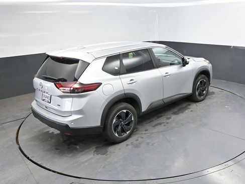 Used 2025 Nissan Rogue SV AWD/4WD image 42