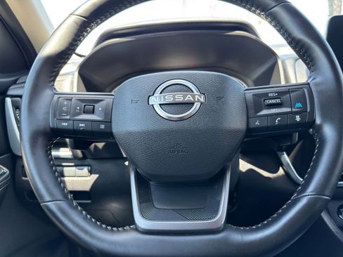 Used 2025 Nissan Rogue SV FWD image 30