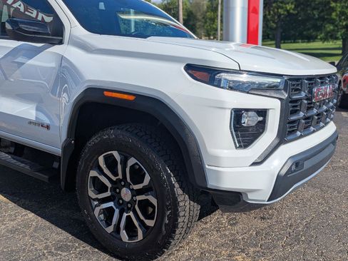 Used 2023 GMC Canyon AT4 w/ AT4 Premium Package AWD/4WD image 9
