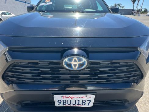 Used 2022 Toyota RAV4 LE AWD/4WD image 12