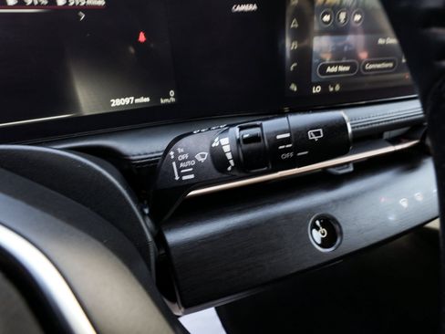 Used 2024 Nissan Ariya AWD image 22