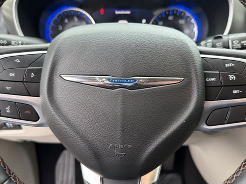 Used 2020 Chrysler Pacifica Touring-L Plus image 16
