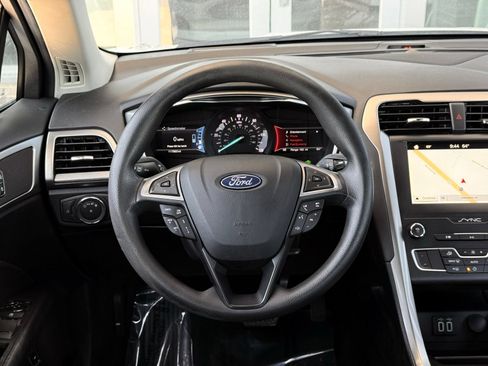 Used 2019 Ford Fusion SE FWD image 24