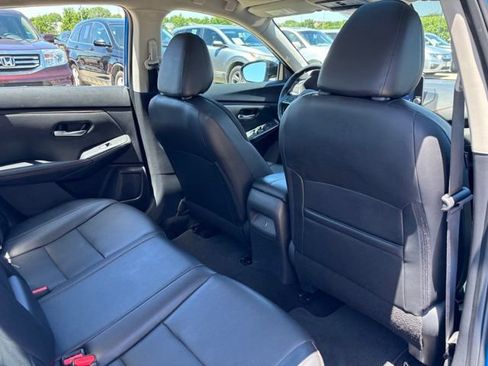 Used 2023 Nissan Sentra SR w/ SR Premium Package FWD image 25