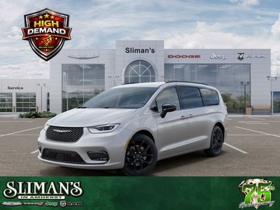 New 2026 Chrysler Pacifica Select w/ S Appearance Package