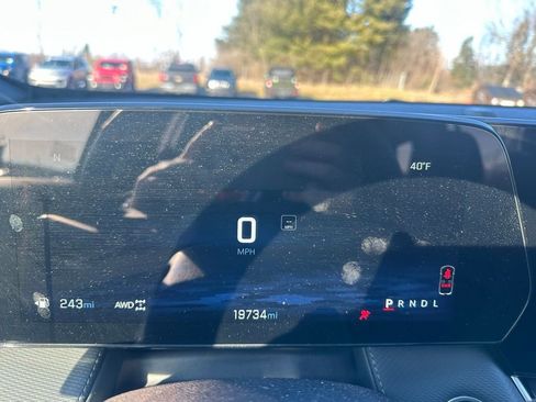 Used 2025 Chevrolet Equinox LT image 13