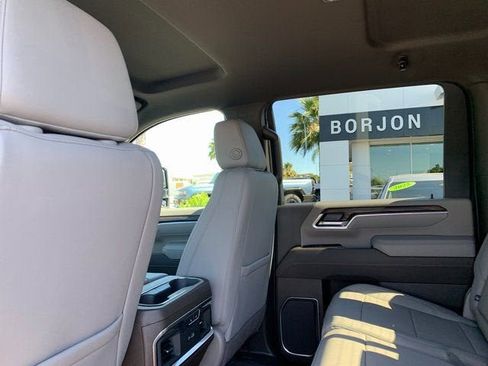 New 2025 GMC Sierra 2500 SLT w/ SLT Convenience Package image 12