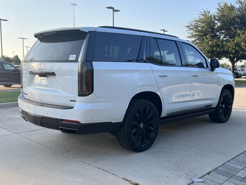 Used 2026 Cadillac Escalade Platinum Sport w/ LPO, ONYX Package AWD/4WD image 9